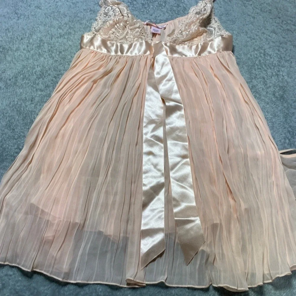 Victoria's Secret Womens M Babydoll Set Pleated Lace Peach 2pc Lingerie NWOT